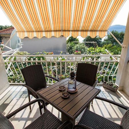 Apartment Cherie โตรกีร์ ภายนอก รูปภาพ