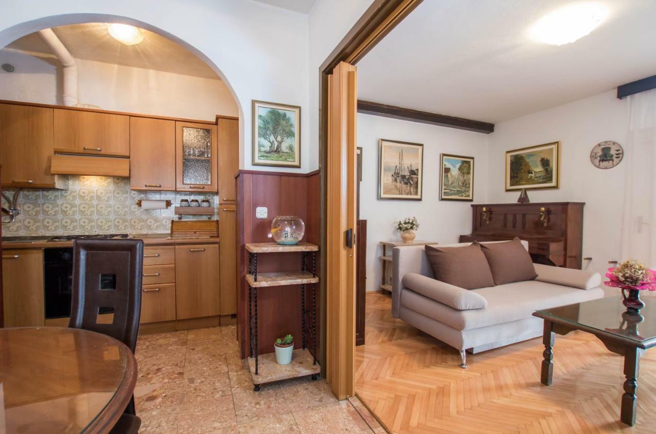 Apartment Cherie โตรกีร์ ภายนอก รูปภาพ
