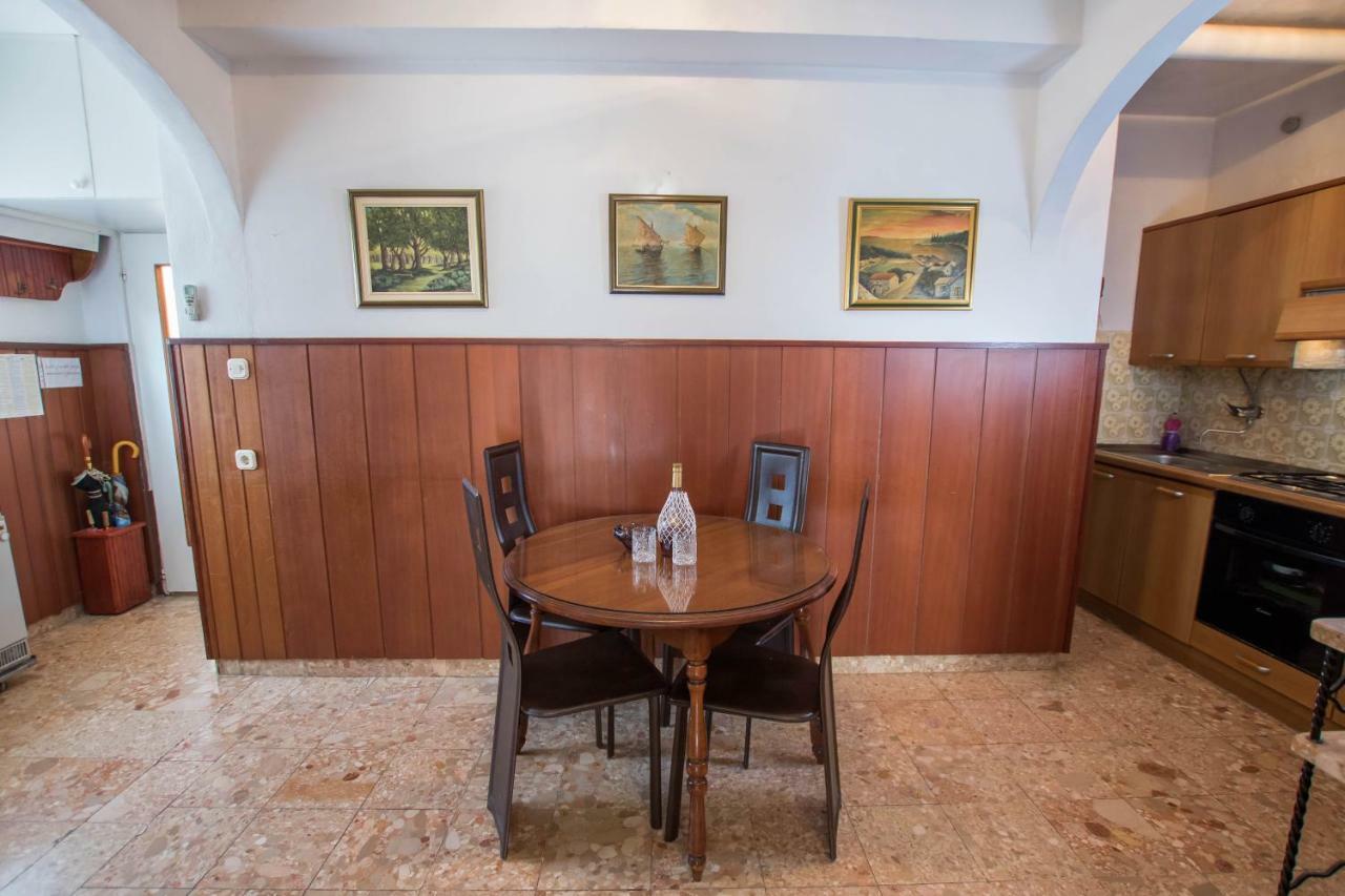 Apartment Cherie โตรกีร์ ภายนอก รูปภาพ