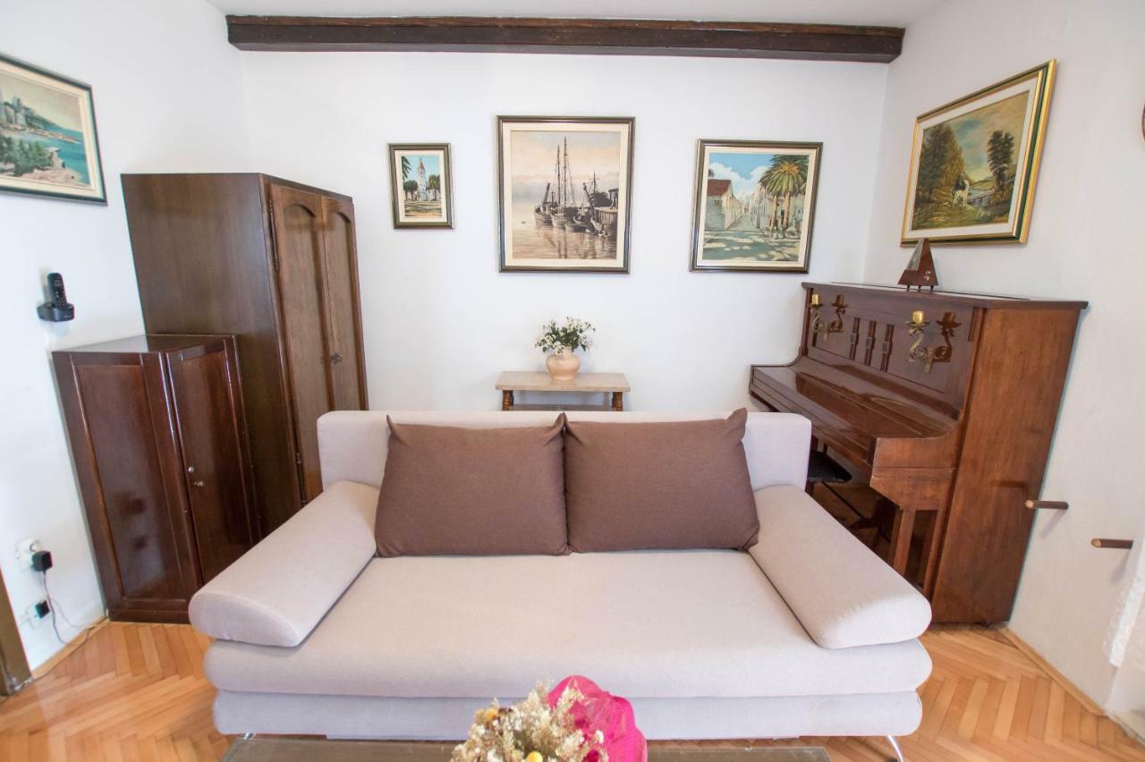 Apartment Cherie โตรกีร์ ภายนอก รูปภาพ