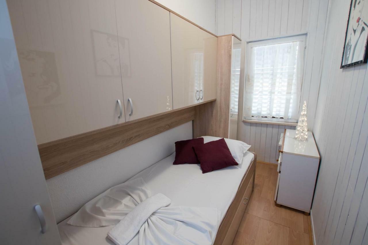 Apartment Cherie โตรกีร์ ภายนอก รูปภาพ
