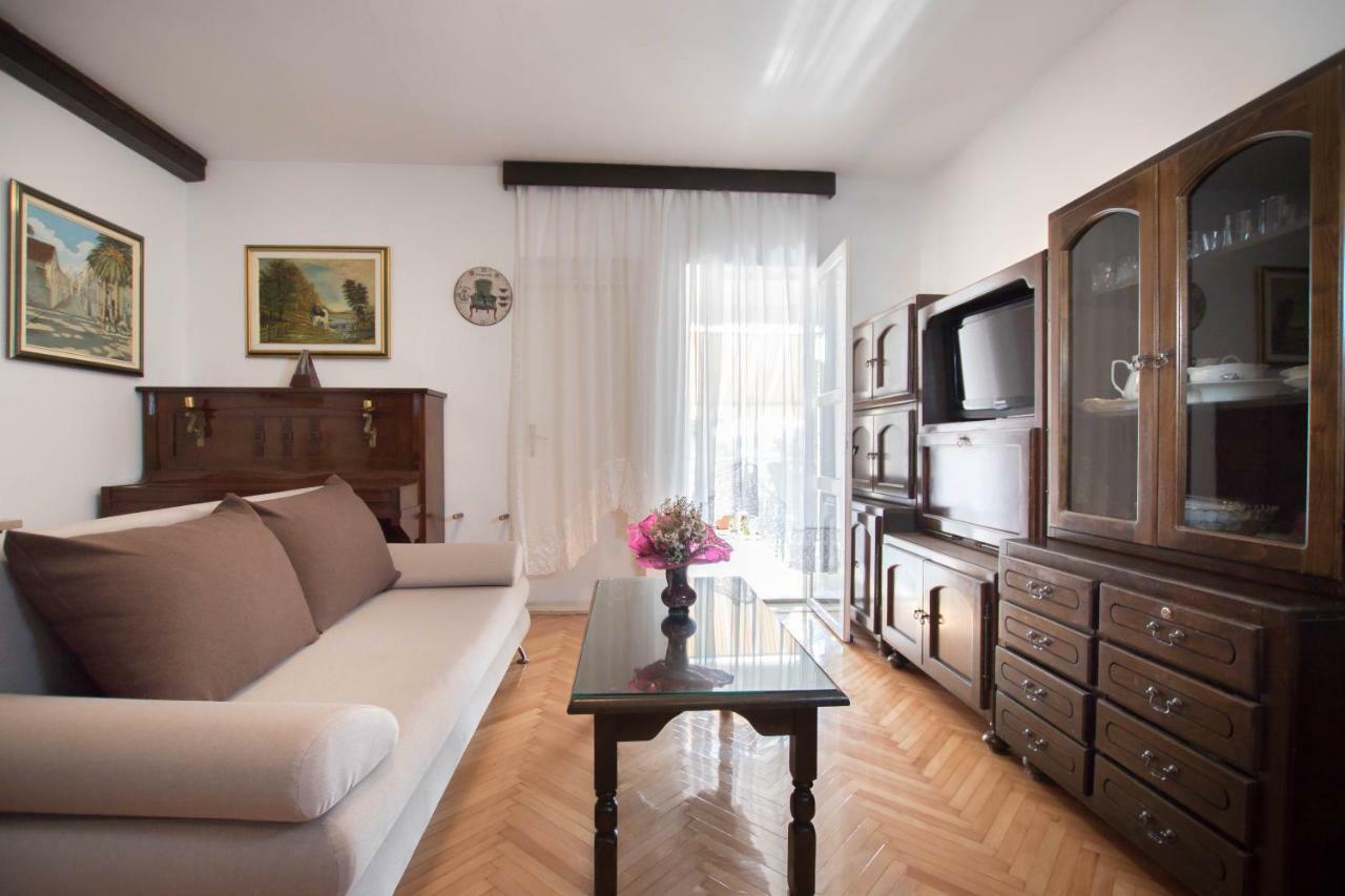 Apartment Cherie โตรกีร์ ภายนอก รูปภาพ